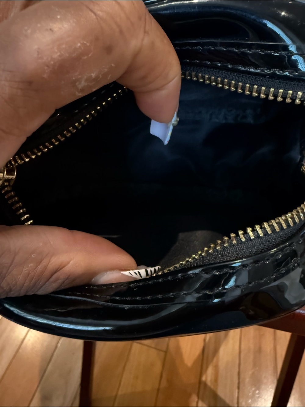 Tory Burch Black Patent Logo Travel Pouch - Picture 3 of 4